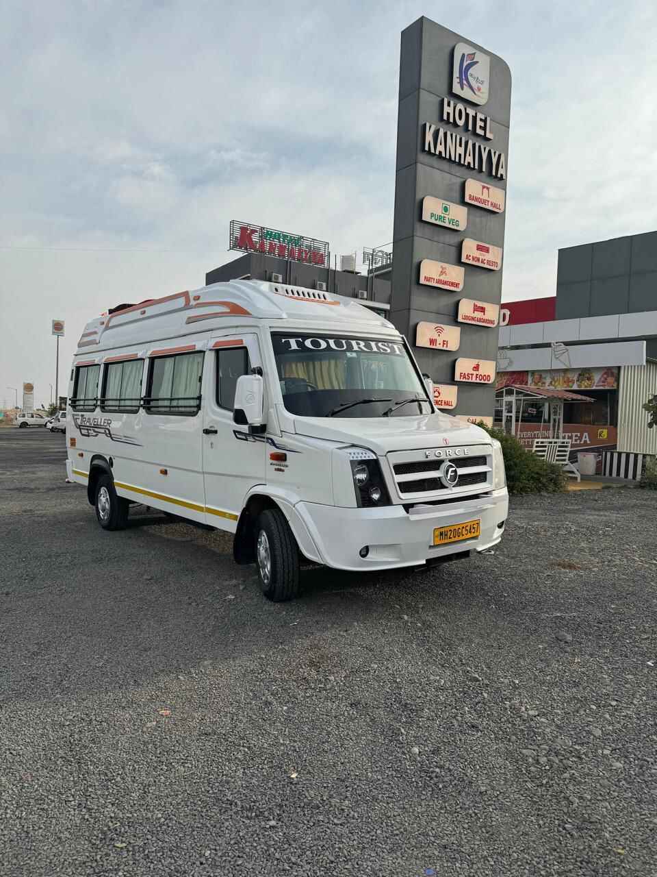 Tempo traveller 2